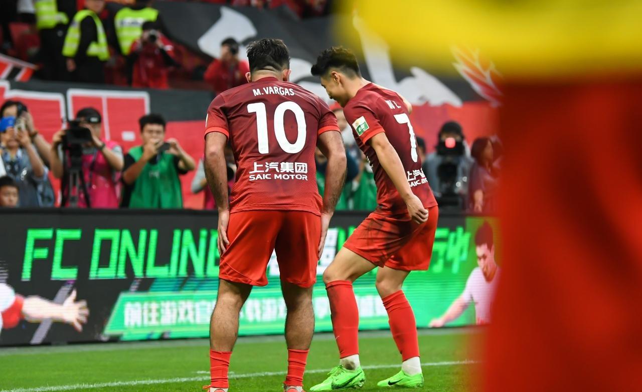 关于赛地聚焦：足总杯转会期热度飙升，阿贾克斯更衣室发声，压力陡增，身体对抗强度拉满的信息-米兰体育