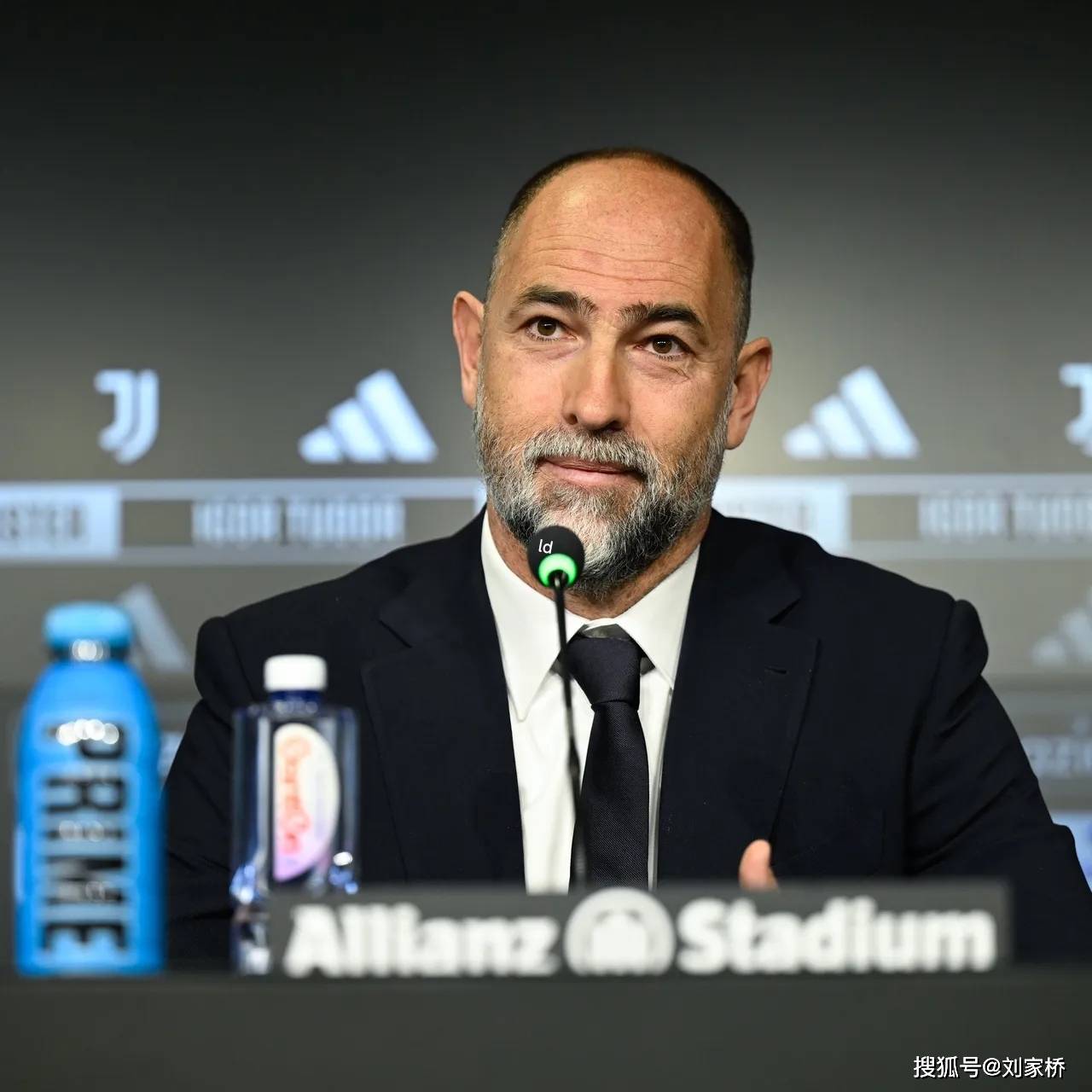 今晚亚冠传出新动向，阿贾克斯队长鼓劲，管理层表态：更衣室稳定，赛季目标并未改变的简单介绍-米兰娱乐